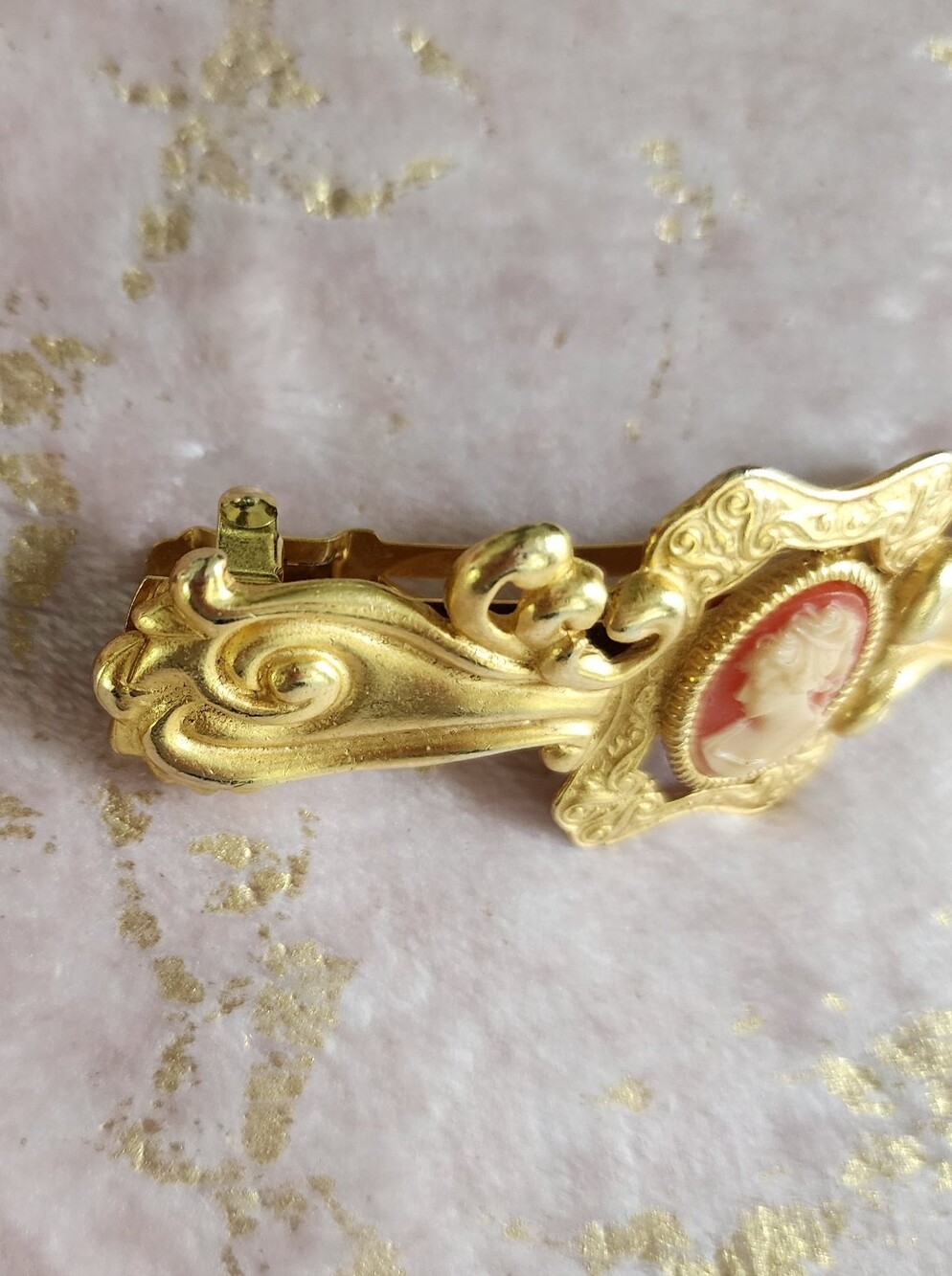 HAIR CLIP | Cameo Goldtone Hair Clip - Picture 10 of 17